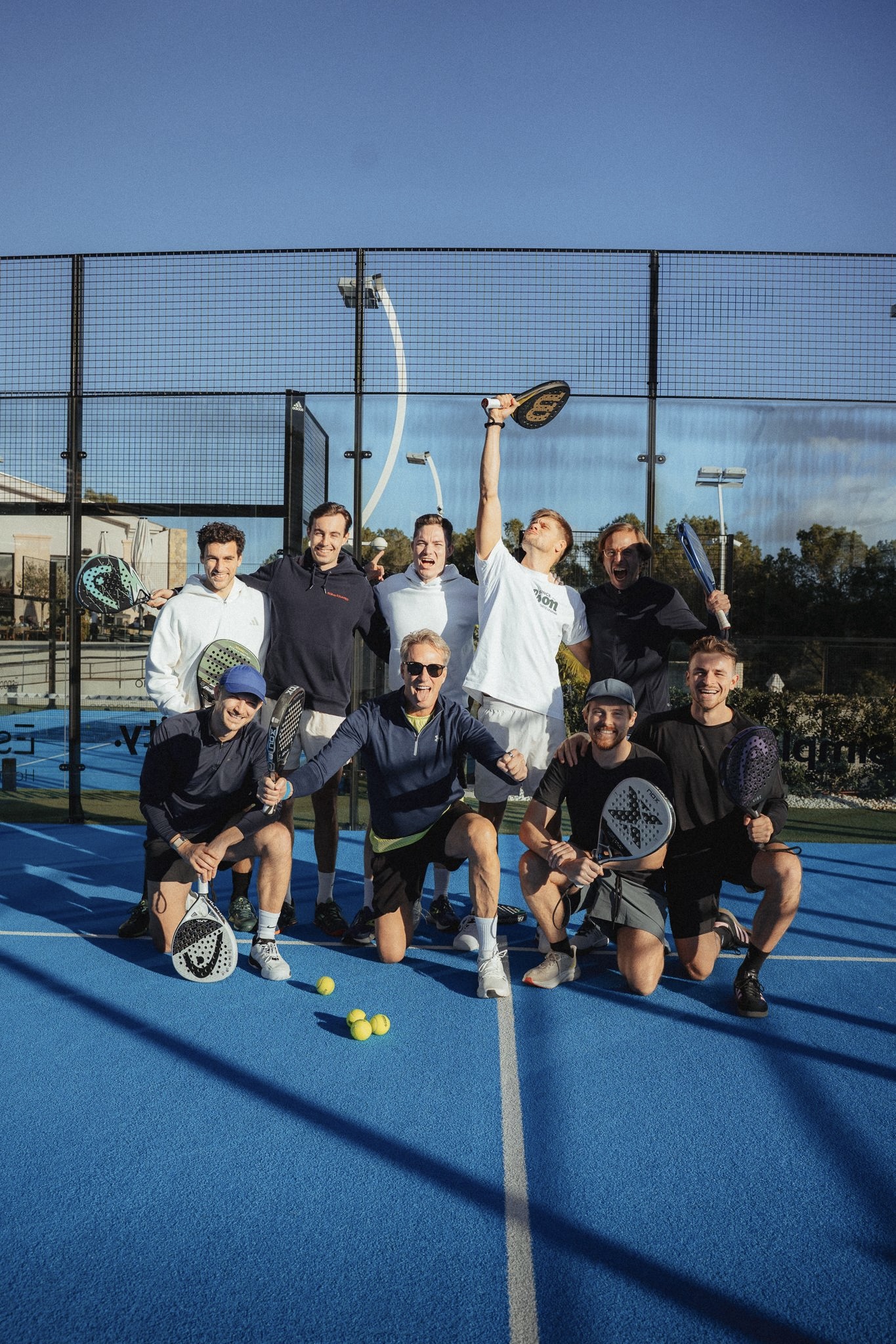 NEO'S Gruppe auf dem Padelplatz